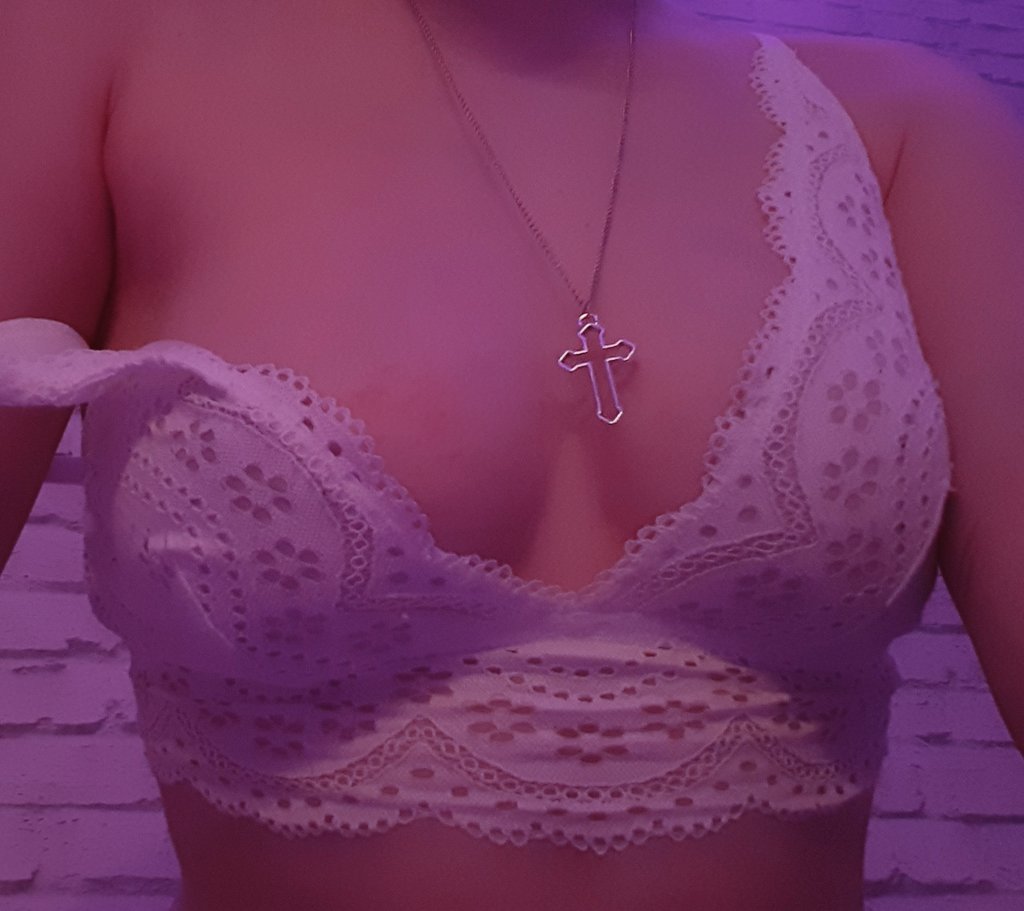 m4xisoft's tweet photo. ✝ #horny #hornytwitter #nsfw #boobs #titties #nude #porn #soft #chain #fuckme #bigboobs #pansexual https://t.co/R5juZ0EHgj