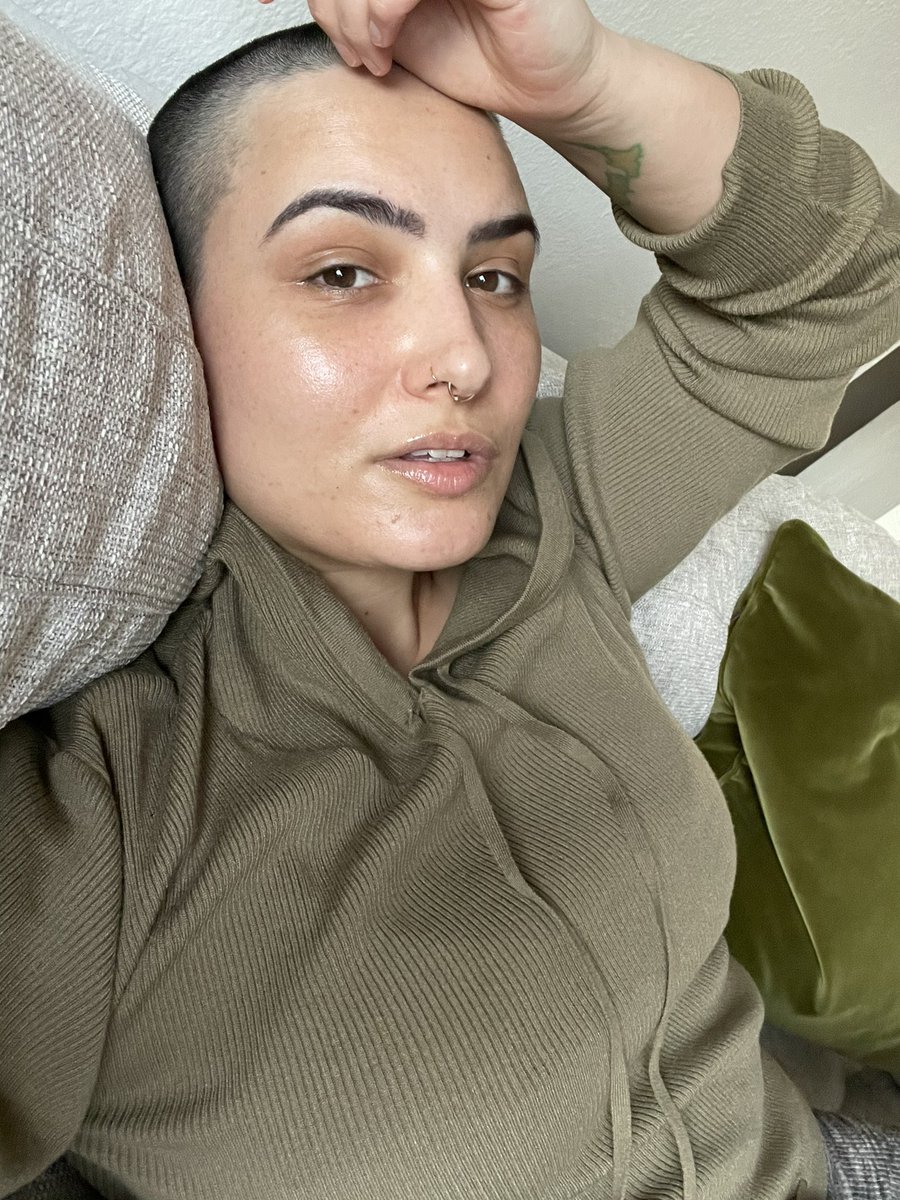 AustenNSFW's tweet photo. Rt if you like bald girls https://t.co/VAi9AgXzQx