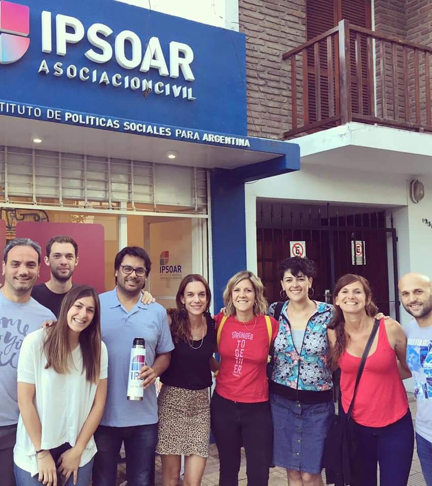 carogonzalez_lp's tweet photo. Hace un año nos encontrábamos para celebrar otro año de acciones sociales,solidarias y de investigación.Por la pandemia no podemos hacerlo, pero gracias por confiar y ayudarnos a colaborar con quienes más lo necesitan.Con recaudos este 2020 no bajamos los brazos.Gracias🙌 🇦🇷 https://t.co/5iddukoEM4