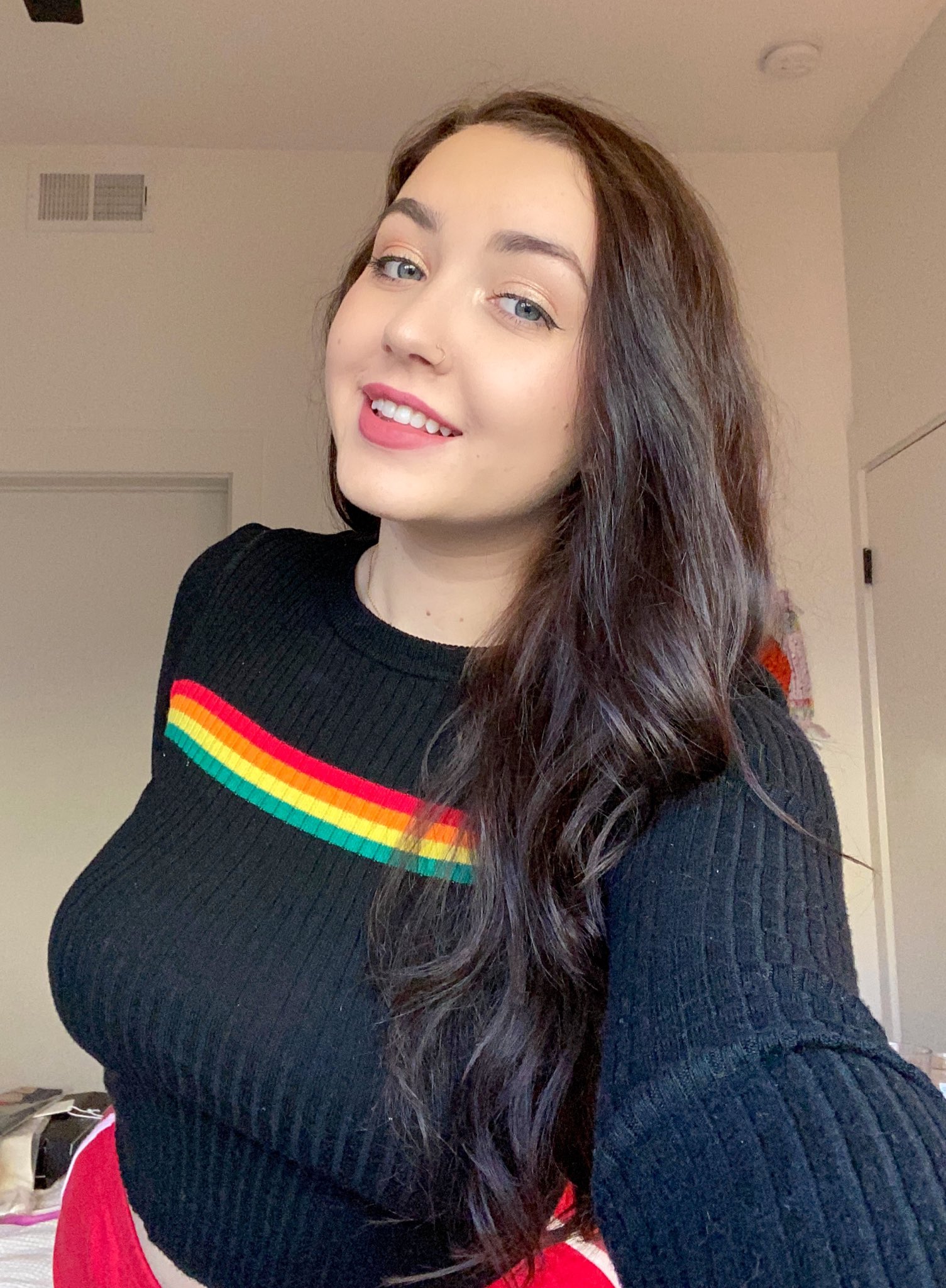 3 pic. here’s a few in case u missed me ✨ https://t.co/qU2JVuFzXc