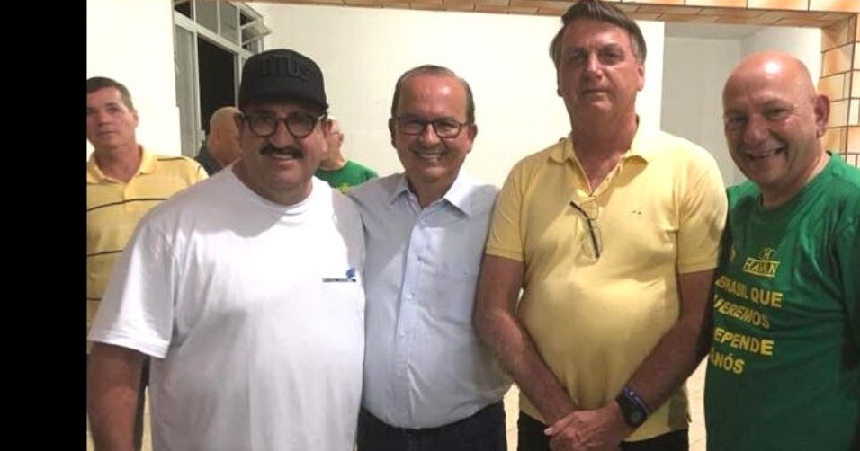 victor_gob's tweet photo. Senhor Rato lançou foi o óculos disfarce pra não ser reconhecido hoje https://t.co/C1YdmbTo6Z