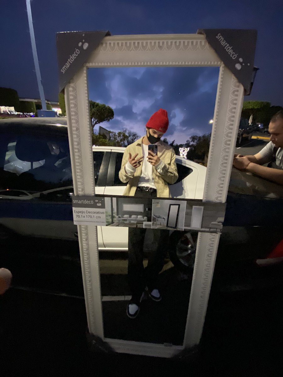 Jashlem's tweet image. En avance de mi habitación: me compré este espejito