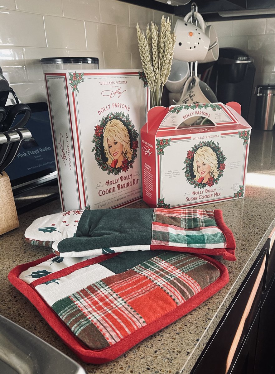 ScissortailChef's tweet photo. Well it’s Christmas time once again, and per usual Saint Dolly is finding ways to spread Christmas Cheer to and fro like an angel tree topper brought to life by some little child’s Christmas wish.  #Christmas #ChristmasCookies #SugarCookies #Dolly #dollyparton https://t.co/IIVJXs8eGe