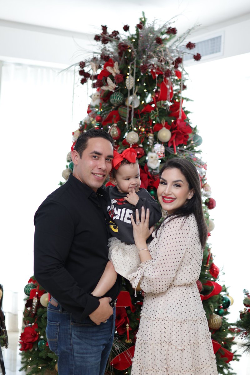 Los regalos de tiempo y amor son sin duda los ingredientes básicos de una verdadera feliz Navidad.

¡Feliz Navidad! 🌲

#CharleneDiputada 
#SirviendoSiempre 
#ProvinciaHermanasMirabal