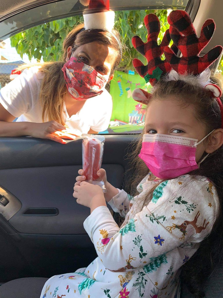 StephaniePrez04's tweet photo. Último día con mis estudiantes de Pre-kinder de la escuela @EscD15404 servi carro de navidad🎄🎁🍭 entrega de dulces y paletas. Experiencia inolvidable para todos los niños de nuestra escuela y para nuestra comunidad escolar. #prekinder  @EDUCACIONPR @DeprSecretario https://t.co/rJmY1cpLDo