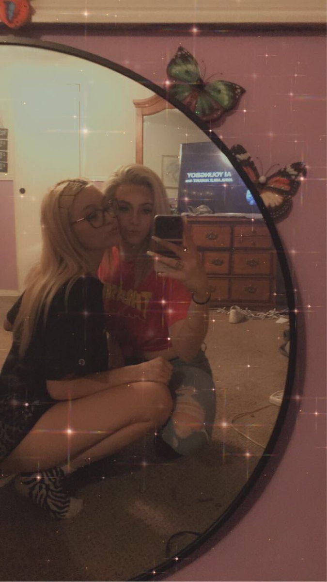 stormynicole14's tweet photo. luv my Harley 💞 https://t.co/Hm66wbNpyy