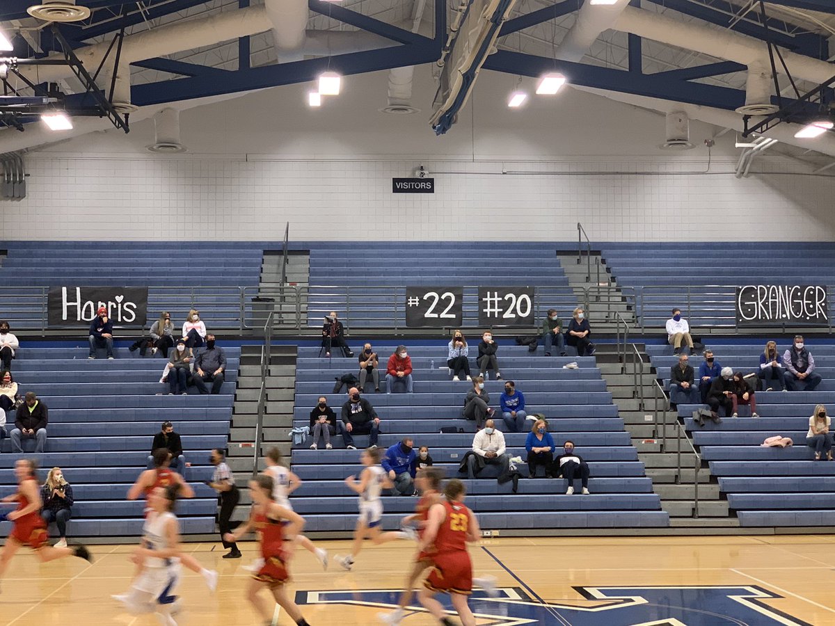 AricThomas1's tweet photo. Senior Night... #TeamHarris #TeamGranger Thank you for your commitment and leadership within our basketball program. #GoWolves @WKWBK #itsworthit https://t.co/7BlXpyQ5cJ