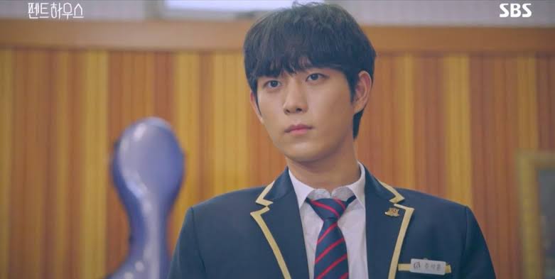 serendiptydrama's tweet photo. Aqui plena no Ep 7 de #ThePenthouse desejando que o Seok Hoon caia de quatro pela Ro Na, da mesma forma que o Shi Hyun caiu de quatro pela Tae Hee em #Tempted.... Palhaçada de fingir que gosta dos outros... https://t.co/6ov9UOyj5c