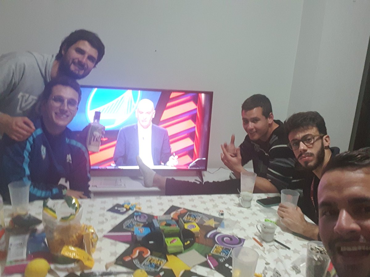 Gustaa95's tweet photo. El picorcitoo con el partyy!! #dormiresdecobardes #NBA @ADaimiel @guillegimenez_ https://t.co/iQ5wwom3fr