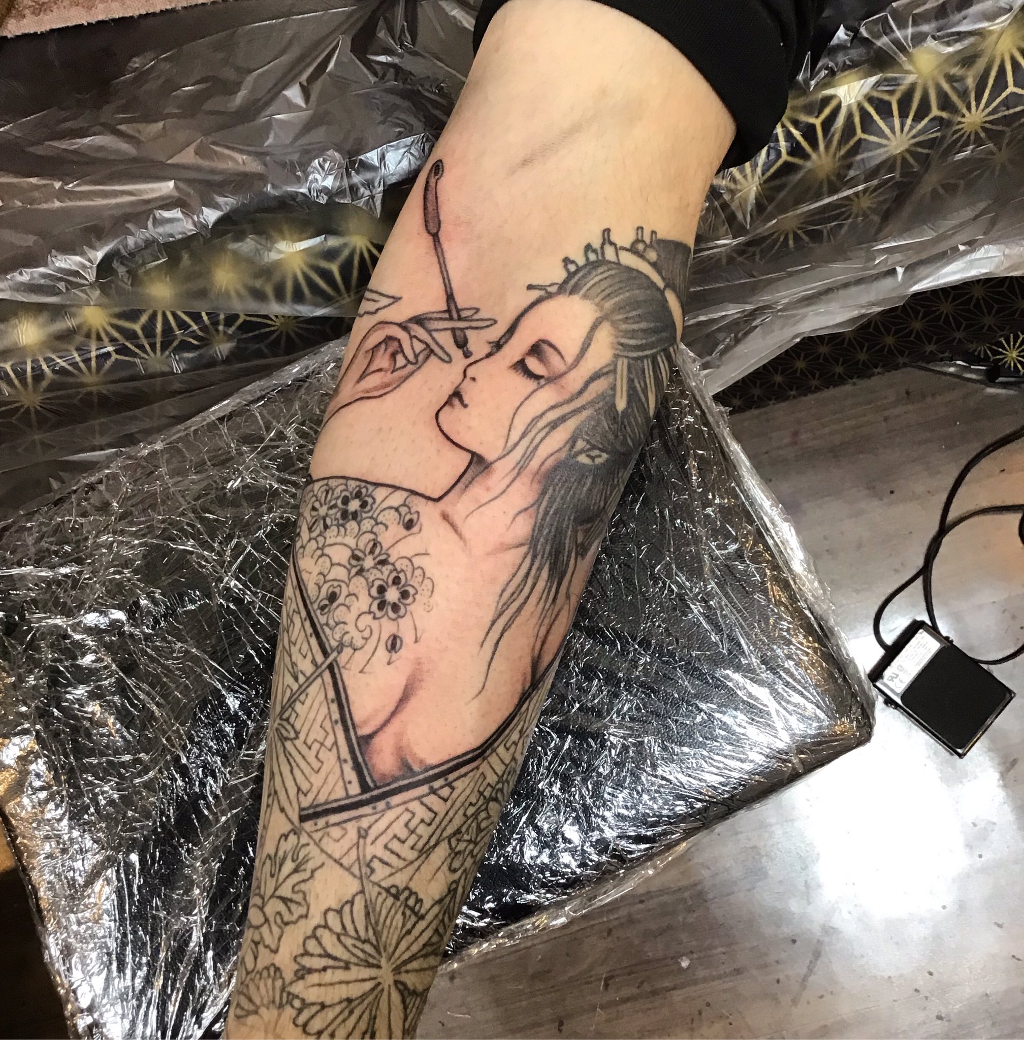 新宿タトゥー Fox Gate Tattoo Twitter પર 腕 花魁進行中 By 正彩 12月23日 本日も営業中 和彫りからワンポイント B Gまで幅広く対応のタトゥースタジオ 東京新宿fox Gate Tattoo 新宿駅徒歩7分 個室ブース完備 その他 作品はコチラ
