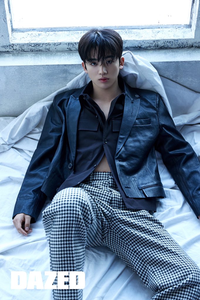 아름다운 너희에게 새 드라마 <아름다웠던 우리에게> 방영을 목전에 두고 세 배우가 모였다. 청년들이 머물다 간 자리에 이내 쾌청한 겨울 볕이...