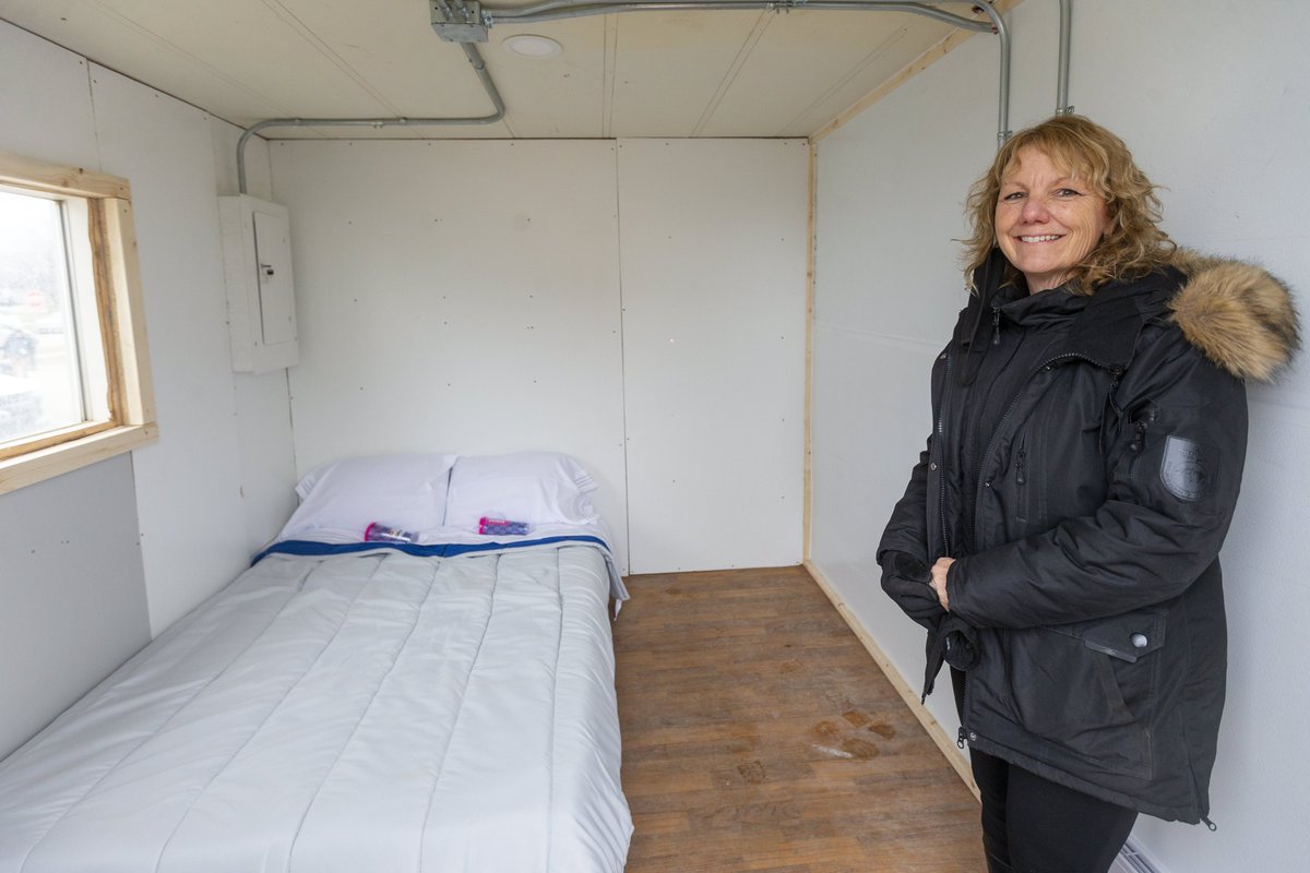 LFPress's tweet photo. London’s first pop-up homeless shelter is expected to open Wednesday evening to house 30 people who have been living outside and have nowhere else to go. @MeganatLFPress and @MikeatLFPress toured the new shelter: https://t.co/M8Duj9xsA1 #ldnont https://t.co/GGFuJ1STUQ