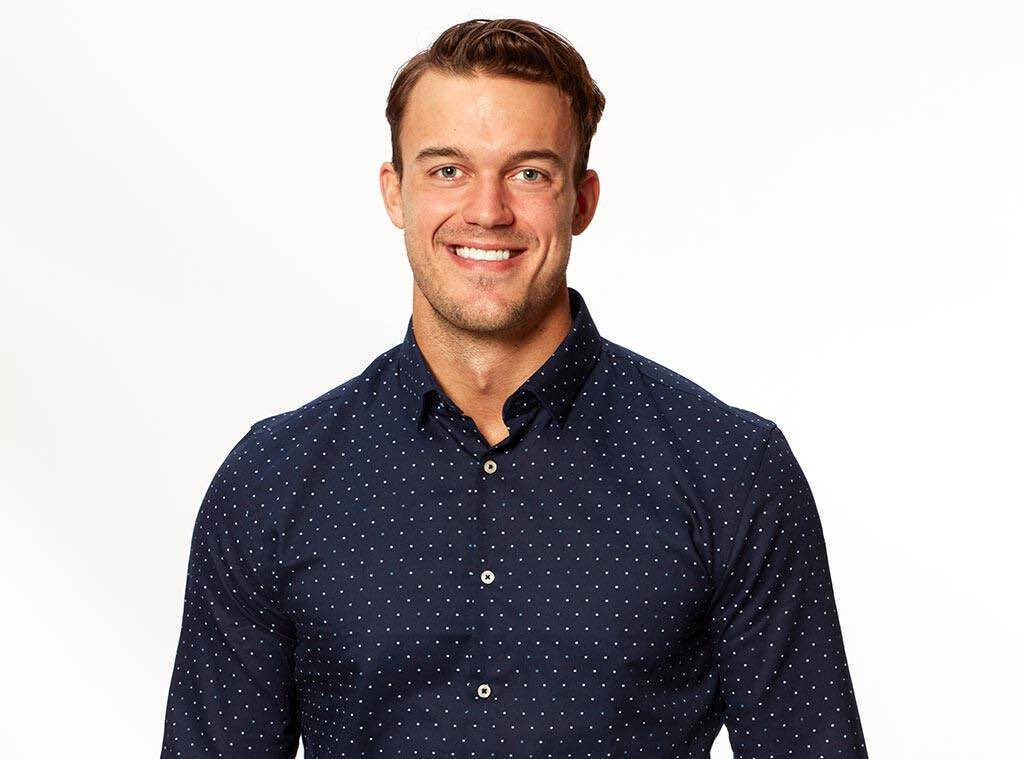 Bitchelorette_'s tweet photo. alright y’all who’s getting this final rose?

like for Zac
RT for Ben

#bachelorette #TheBachelorette https://t.co/12K65sigu7