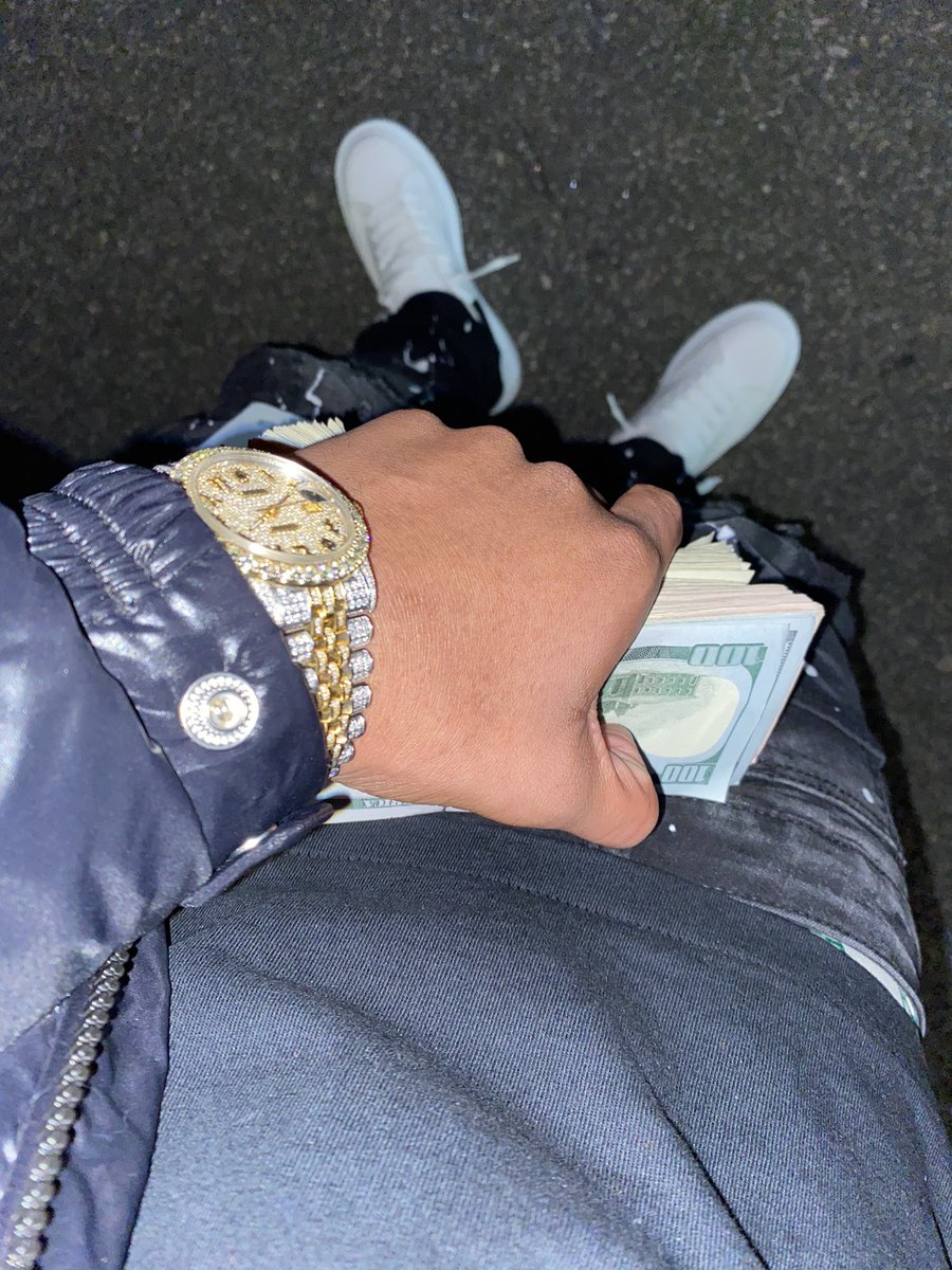 FlyyStitxhh's tweet photo. Steppin Fr Happy Birthday To Me #Chapter21 #Capseaon 🖤 https://t.co/4HOCh8khS3