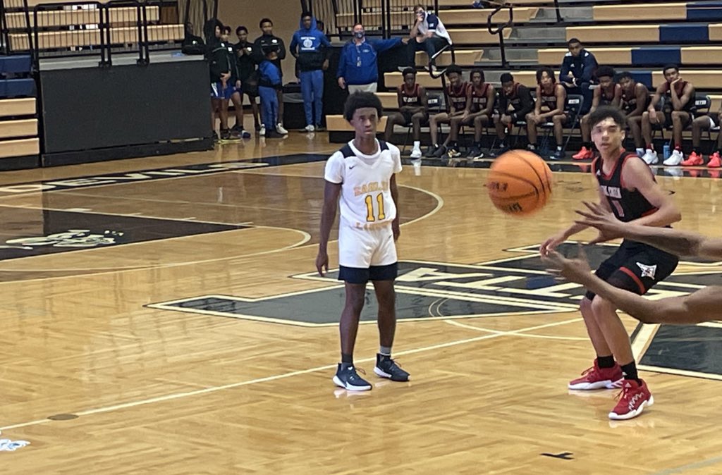 Relentless_Hoop's tweet photo. Final:
@ELHSHoops 72
Sandy Creek 58

Impressive win for Eagle’s Landing as they held strong in the 2nd half and maintained a double-digit lead throughout. David Thomas scored some loud points to help them gain momentum and ELHS got contributions from a plethora of others. https://t.co/kJbDdDzTQi