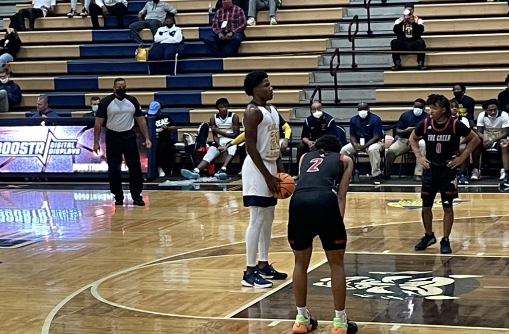 Relentless_Hoop's tweet photo. Final:
@ELHSHoops 72
Sandy Creek 58

Impressive win for Eagle’s Landing as they held strong in the 2nd half and maintained a double-digit lead throughout. David Thomas scored some loud points to help them gain momentum and ELHS got contributions from a plethora of others. https://t.co/kJbDdDzTQi