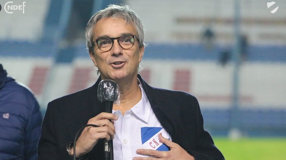 VQV_Futbol's tweet photo. 🚨 El presidente de #Nacional, José Decurnex se reunirá mañana con el ministro de Salud Pública, Daniel Salinas, luego del acto de indisciplina del plantel tricolor. #VamosQueVamos https://t.co/PerZznR3uP