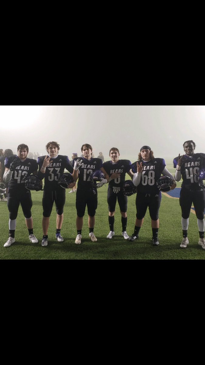 CameronMiddle14's tweet photo. Good year of football with my brothers ✊🏻✊🏻 https://t.co/DyE6gbDuwd