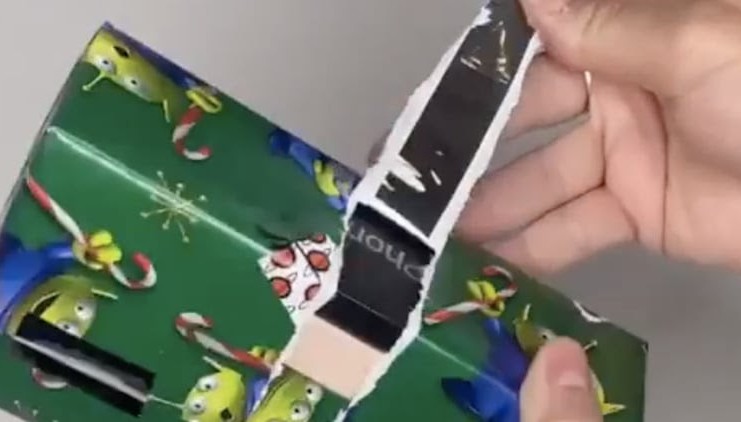 showroomatrube's tweet image. Present unwrapping tape hack! #tapehack #presenthack