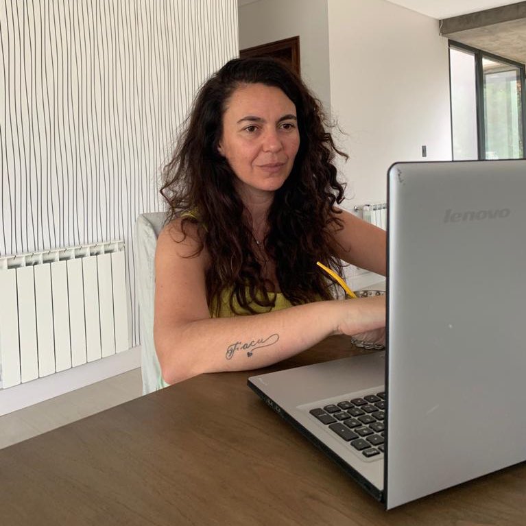 MarisolMerquel's tweet photo. En la sesión de hoy en @HCDiputadosBA expresamos nuestro compromiso de seguir trabajando para diseñar políticas públicas que garanticen los derechos humanos de las personas con #SensibilidadCentral y sus familias.

Gran trabajo de @fibromialgialp @rdgiamello @AnaTomasone 👏❤️ https://t.co/XlWOnDEys3