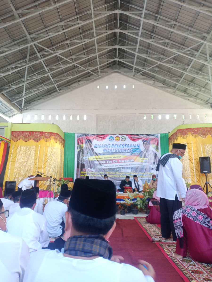 Infokobar_'s tweet photo. Sedang berlangsung di Man 1 Solok
.
Dialog Pelestarian Nilai Budaya bersama Mamak Yus Dt Parpatih
.
#infokobar #solok #kotobarusolok #sumbar https://t.co/6hC60cahad