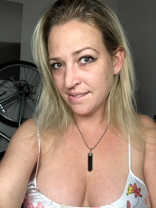 5 custom clips banged out tonight. This weekend is the last requests I&rsquo;m taking until after my surgery<a href="/tag/sexyvalentine"class="tags"><span>#sexyvalentine</span></a>