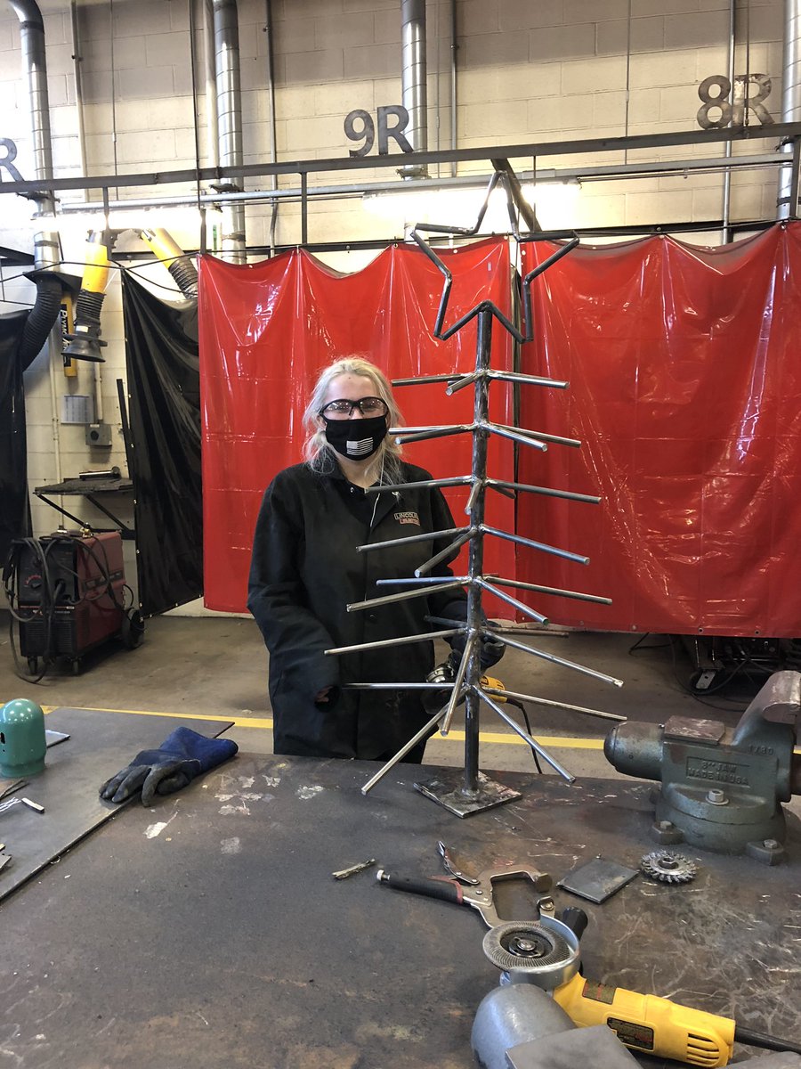 SSBindemann's tweet photo. A welding student uses her skills and creativity to create an awesome sculpture for the holiday season! #christmastree #engaged #NCTEC #welding @ONBOCES @KatieBongeNCTEC @robinson_rf https://t.co/GpyNnzoqRb