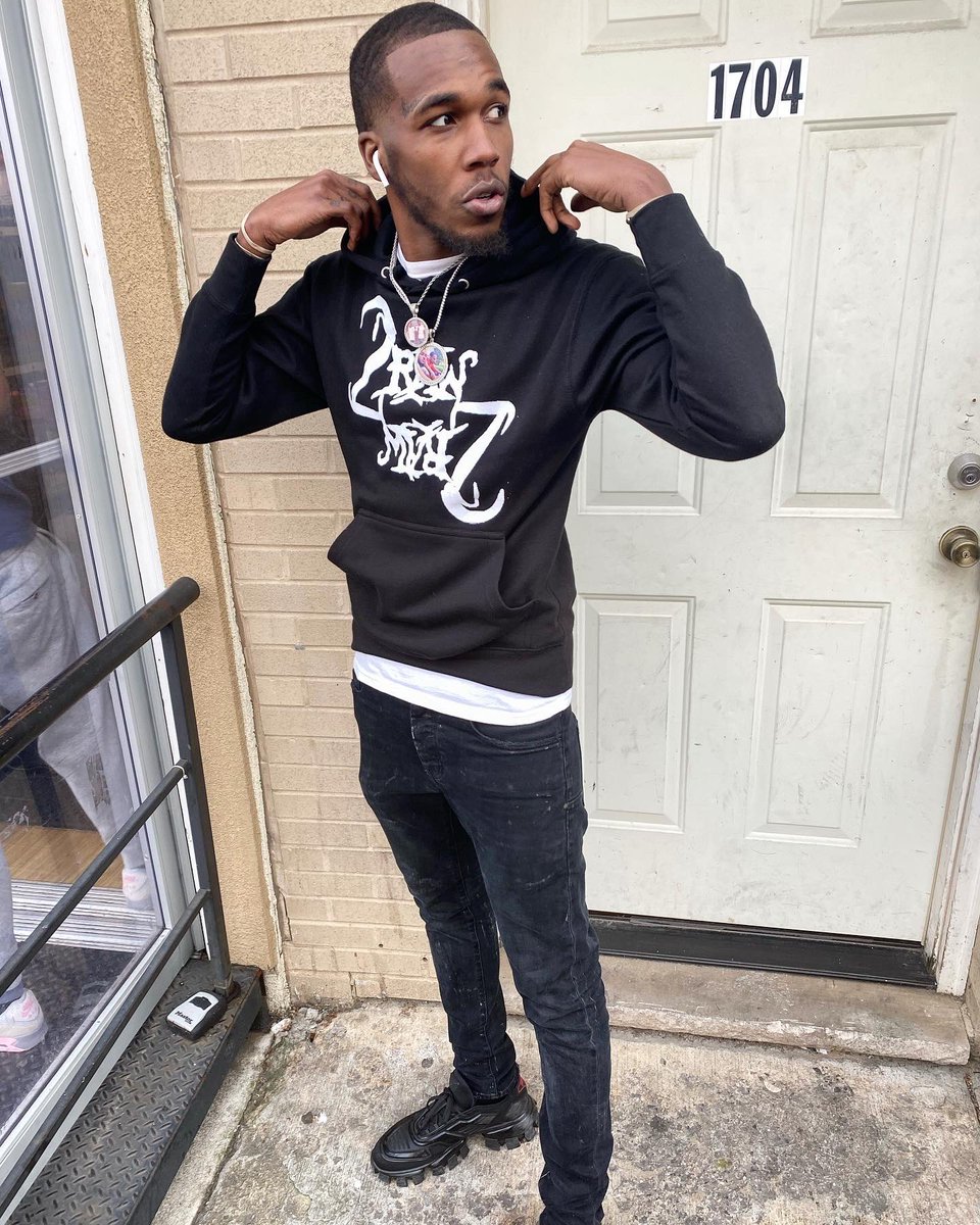 SosaBlock2RAW's tweet image. Opps Wan Catch Up To Me I Aint Bitchin! I Aint Da Same.. I Move Alil Different! 🗣 (2RAW MERCH) #2RAW #SOSABLOCK #HOODRICH4EVER #DEEPERTHANMONEY #OUTNOW #LINKINMYBIO