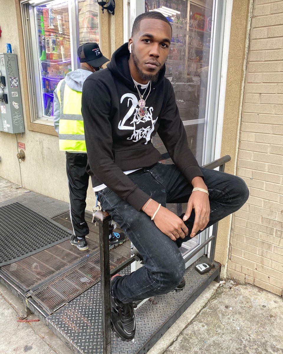 SosaBlock2RAW's tweet image. Opps Wan Catch Up To Me I Aint Bitchin! I Aint Da Same.. I Move Alil Different! 🗣 (2RAW MERCH) #2RAW #SOSABLOCK #HOODRICH4EVER #DEEPERTHANMONEY #OUTNOW #LINKINMYBIO