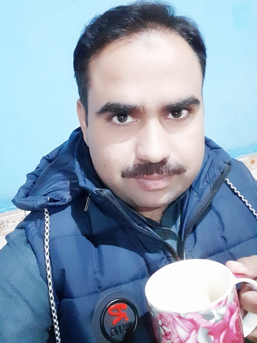 Muhamma61714611's tweet photo. Cold evening and Coffee..... Maza aa gya https://t.co/adY2diHcCY