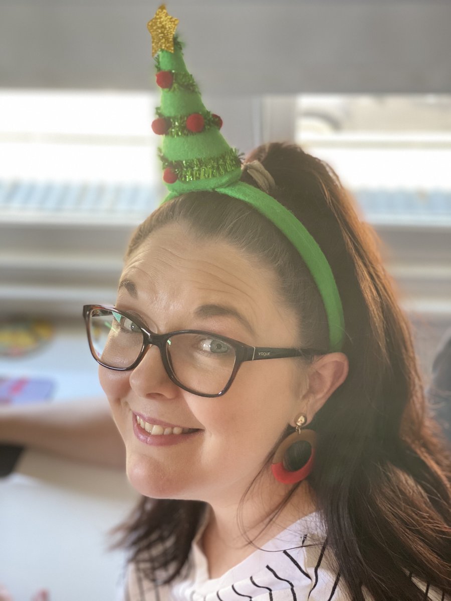 TheKisCreative's tweet photo. The Kis Elves are signing off for 2020! We will be back on board on Monday 4th January. Wishing all our wonderful clients, suppliers, friends and family a wonderful and safe Christmas and New Year! https://t.co/WsBV8iVpdq