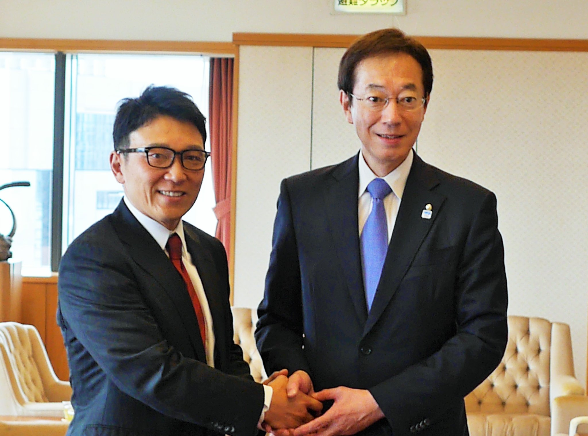 小俣勇貴 J1神戸の立花陽三社長が来年2月1日に副社長の徳山大樹氏と交代することになりました 副会長になり 31歳の新社長を支える体制をとるようです 3年に及ぶ楽天球団社長との兼任は相当にハードだったと推察します お疲れ様でした これで二つの 小俣勇貴 J1神戸の立花陽三社長が来年2月1日に副社長の徳山大樹氏と交代することになりました 副会長になり 31歳の新社長を支える体制をとるようです 3年に及ぶ楽天球団社長との兼任は相当にハードだったと推察します お疲れ様でした これで二つの