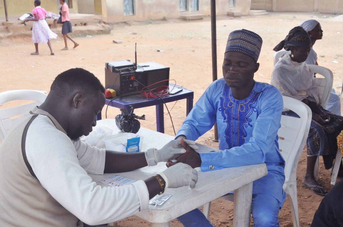 alive_foun's tweet photo. December 19, Alive Foundation was at Ojoo community to give back to the community through healthcare, Food, Clothing and books for the kids.  It's gladdens our heart that 
We were able to make a huge difference and put smile on the faces.
 #AliveFoundation
  #FoodbankNDHealthcare https://t.co/qd14ZzcKWg