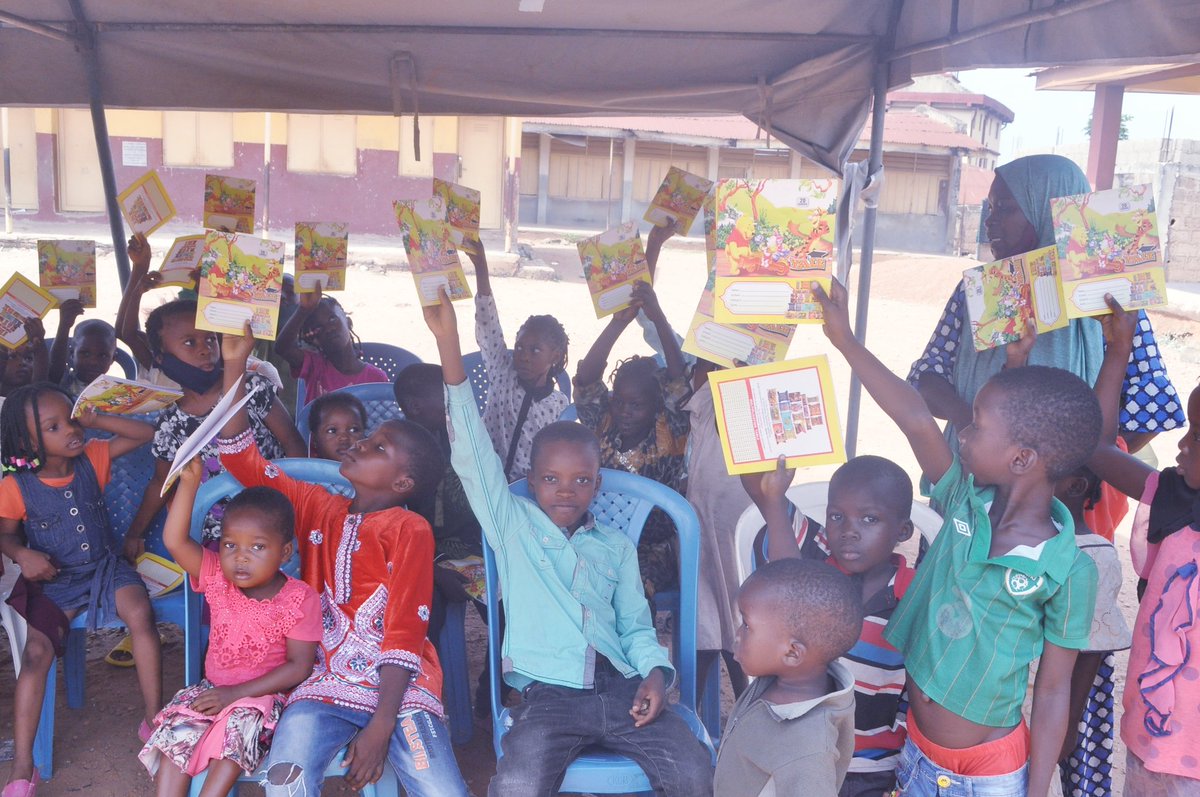 alive_foun's tweet photo. December 19, Alive Foundation was at Ojoo community to give back to the community through healthcare, Food, Clothing and books for the kids.  It's gladdens our heart that 
We were able to make a huge difference and put smile on the faces.
 #AliveFoundation
  #FoodbankNDHealthcare https://t.co/qd14ZzcKWg