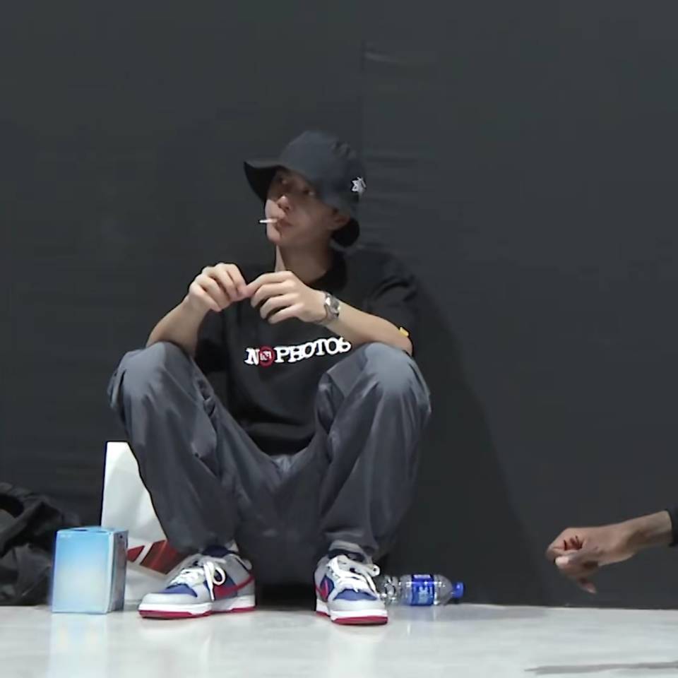 He instantly becomes so smol whenever he sits like this