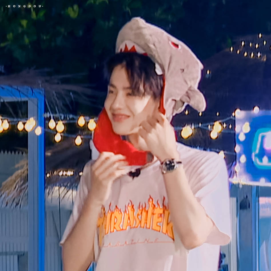 Summer surf shop yibo was a wholeass babie..