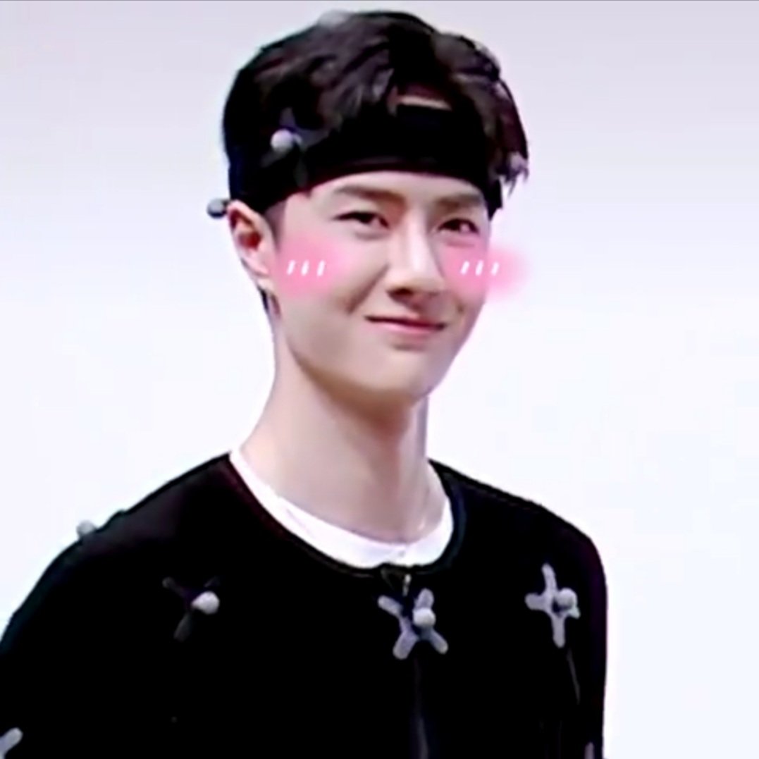 Ttxs supports our tinybo agenda by adding these cute filters on his face