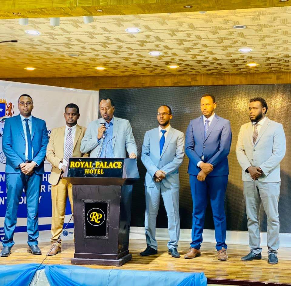 MohadmGSS's tweet photo. Waxaa Dec. 22, 2020 kuso gabagaboobay magaalada muqdisho shirweeynaha qaran ee siyaasada gunaanadka maareeynta khataraha musiibooyinka  iyo istaraatijiyada Gargaarka.
shirka waxa ka qeeybgalay dawlad goboleedyada
hoos ka aqriso qodobada war-murtiyeedka shirka https://t.co/kQ4PexyJnY
