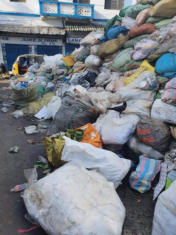 kevinmmtai's tweet photo. This is how part of beautiful Mombasa City is looks like.flooded with garbage and plastics we don't see the beauty of City anymore. what is the County government doing??
Governor @HassanAliJoho can you do something. https://t.co/pXVSBEuOII