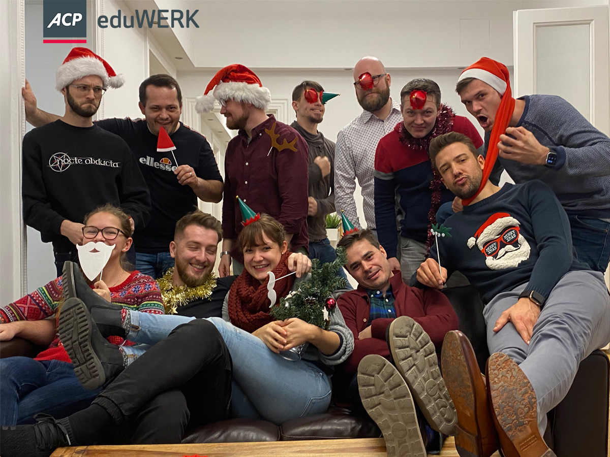 Mit dem Foto der Weihnachtsfeier vom letzten Jahr wünschen wir euch ein Frohes Fest und erholsame Ferien! 🎁 #xmas #weihnachten #acpeduwerk