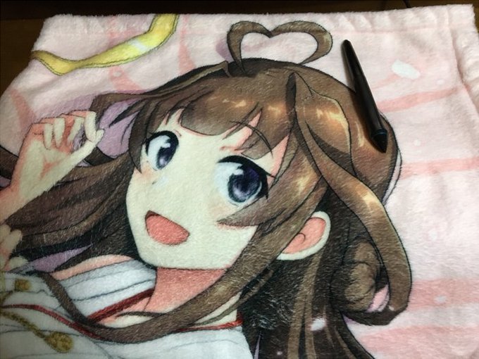 今年も金剛のブランケットが作業中のおとも。自分でつくったやつだけどめちゃくちゃ気に入ってるから、冬になるたびにツイートしてる気がする… 