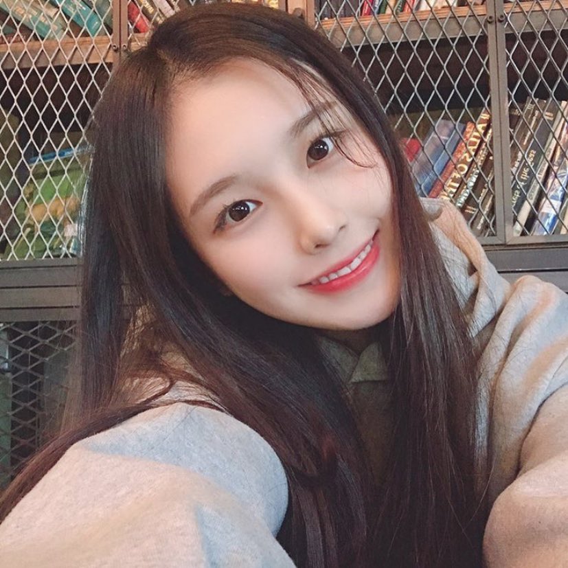 weeekly lee jaehee with her god-tier visual— a very necessary thread;