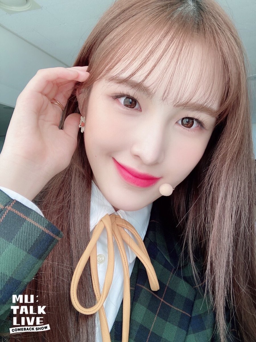 weeekly lee jaehee with her god-tier visual— a very necessary thread;