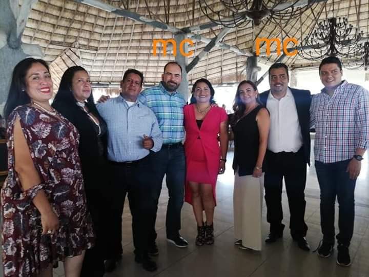 Este personaje me queda claro que es un chapulín un personaje sin convicción y que quiere poder por poder ya está en el PRD ya está el movimiento ciudadano luego en otro partido el caso es que es un personaje sin convicción juzgue usted compañero y compañera de morena