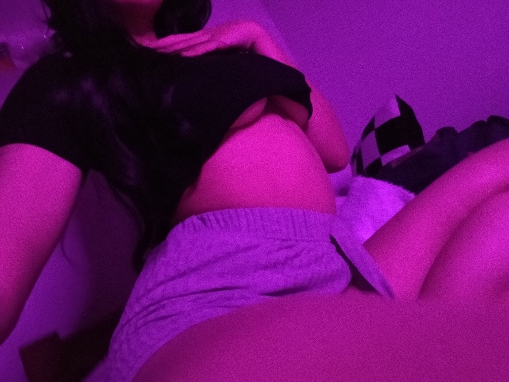 2 pic. Solo pasaba a desearte las buenas noches oniichan 🤭 https://t.co/rWGb1CoGD1
