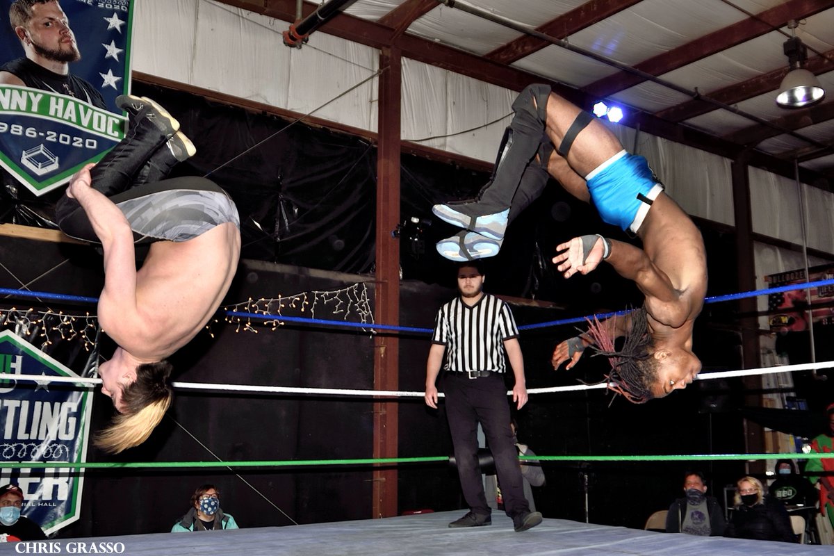 Ringsideguy's tweet photo. From @H_2_0WRESTLING #PayYourDues3 #Recipt Match #6 Tag team match @FrankiePickard @alien_of_h20 vs @thedylnmckay @AustinLukeW https://t.co/VHRbudsJZZ