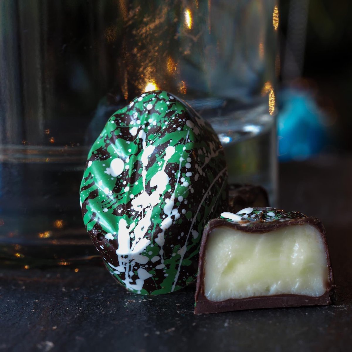 LaCascadeChoco's tweet photo. Have you ever wanted to eat your Christmas tree? Turns out you can! Steep some fresh pine nettles in cream, add in some gin by @PrivateerRum  and 35% white chocolate courtesy of @valrhonausa and the result tastes like Christmas magic! https://t.co/KFat2mqNDo