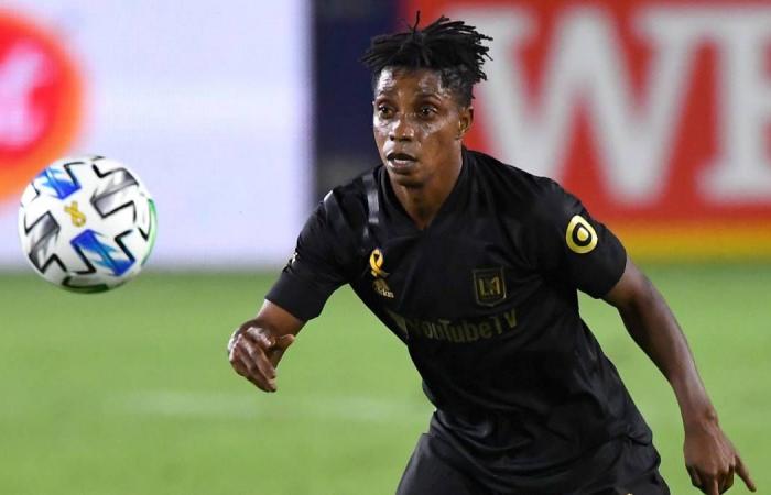Es impresionante el despliegue físico que hace Latif Blessing, la intensidad con la que juega el jugador de LAFC es magnífica. El ghanés de 23 años tiene una facilidad para pisar el área rival y hace un trabajo excepcional para presionar y llegar a la marca. 

Auténtica máquina.