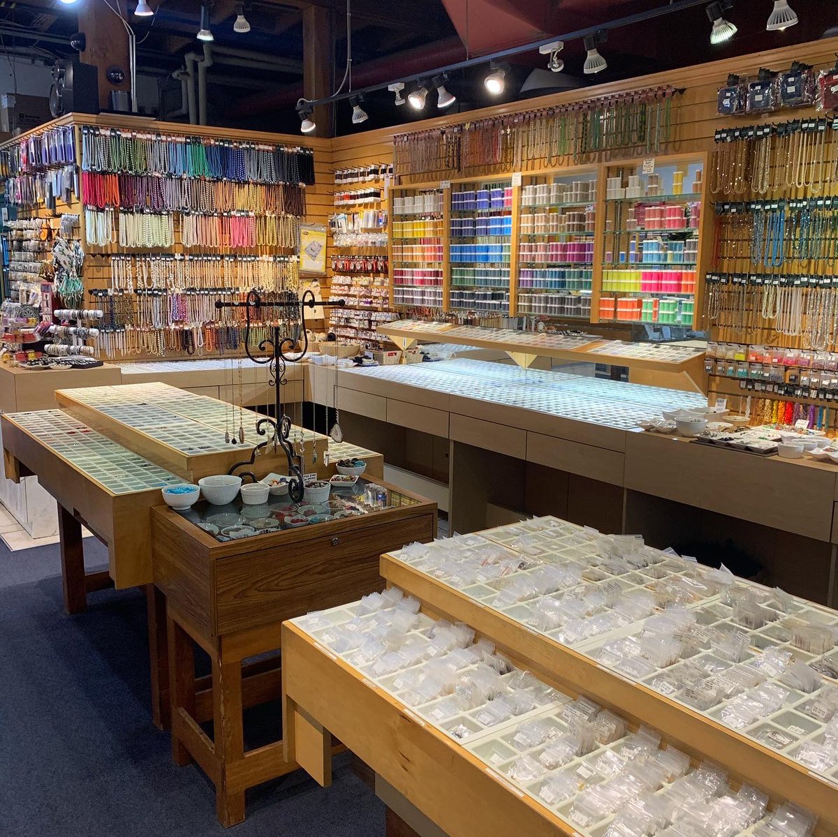 gibca_community's tweet photo. Meet Emily of Beadworks in the Net Loft.
.
Emily has been in hospitality for some time and she says that @granville_isle is the most unique community she’s ever worked in. We couldn’t agree more:)
.
#shoplocal
#shopGranvilleIsland
#lifeongranvilleisland
#gibca
#gi_community https://t.co/CbMdga4wPk