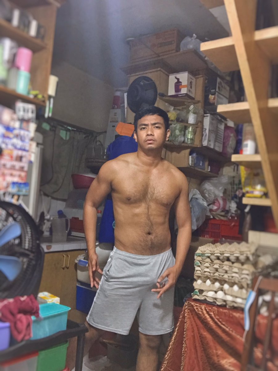 chimpoychanpoy's tweet photo. Wag daw mag gray na shorts? 🐺 https://t.co/rRHf5gYd6r